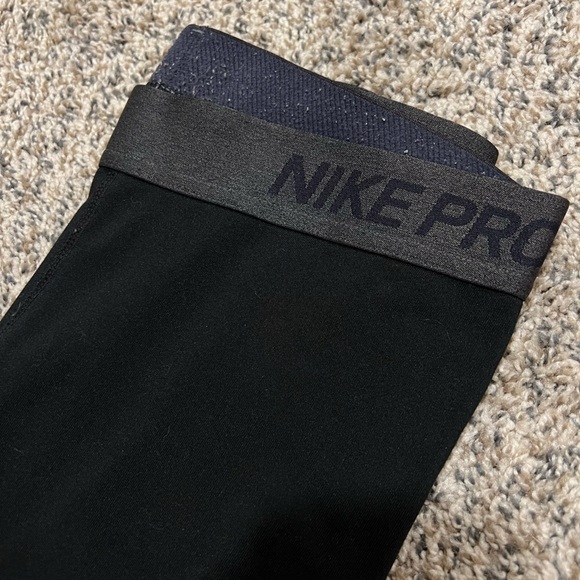 Nike Pants - Nike leggings size M/L in used pre owned contain